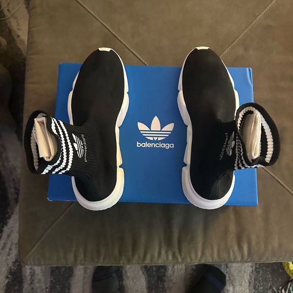 Brand new and unworn. Comes with original box. Size 11 - Picture 5 of 6